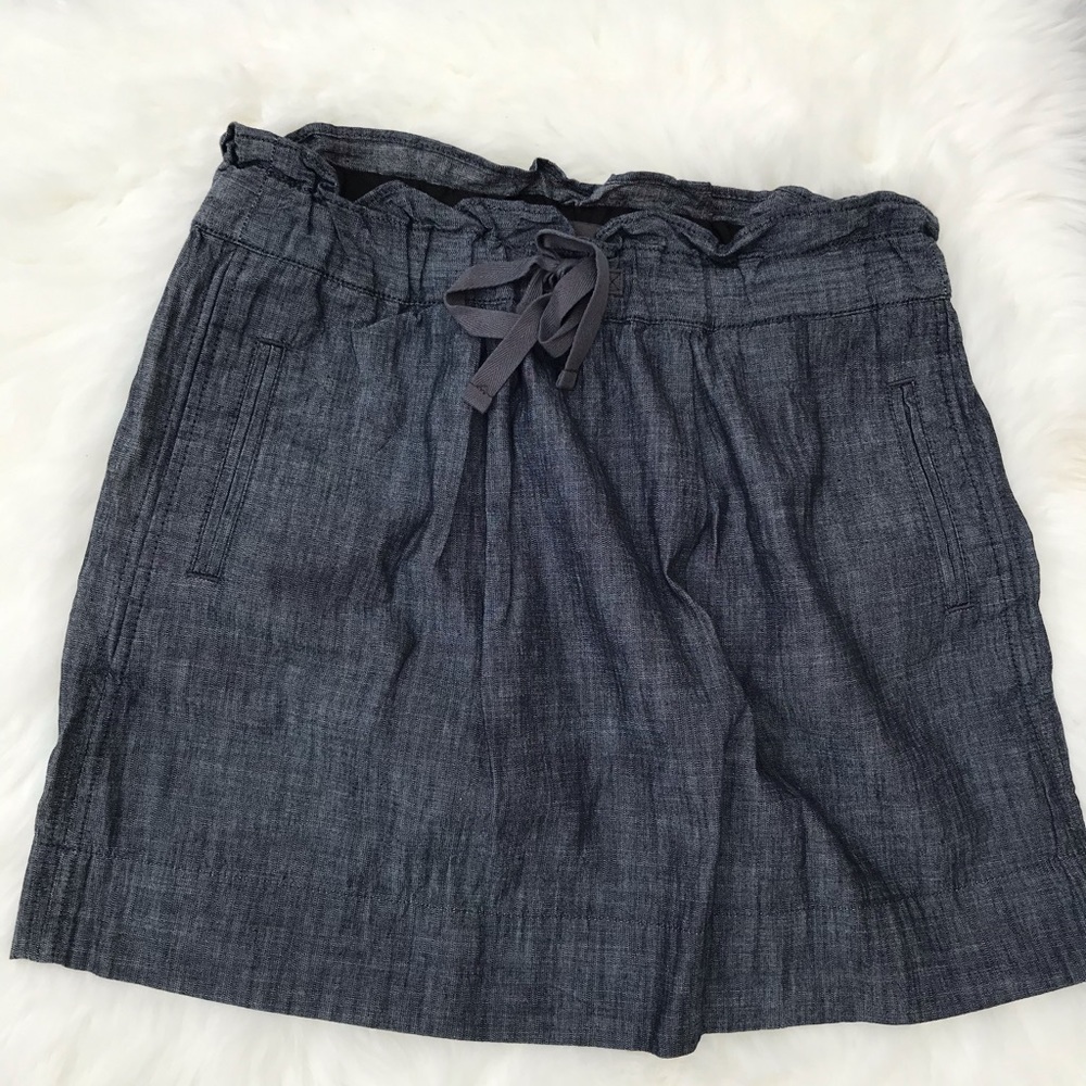 LEVI'S Chambray Skirt NWOT Size: 27
